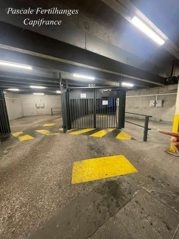 Parking à PARIS-13E