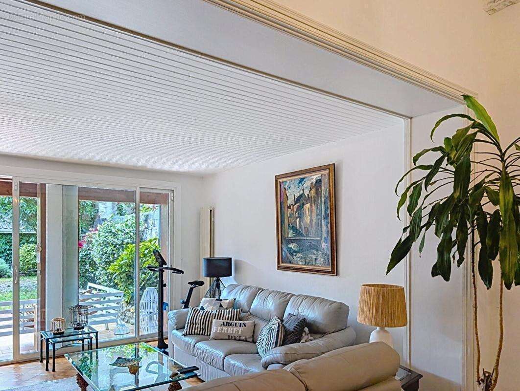 Maison de caractère avec jardin et dépendance - photo 4