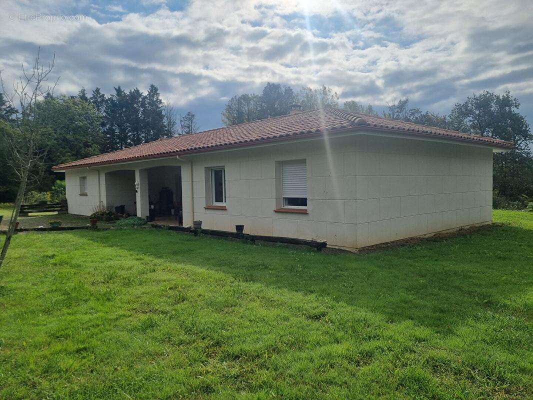 Maison à LE HOUGA