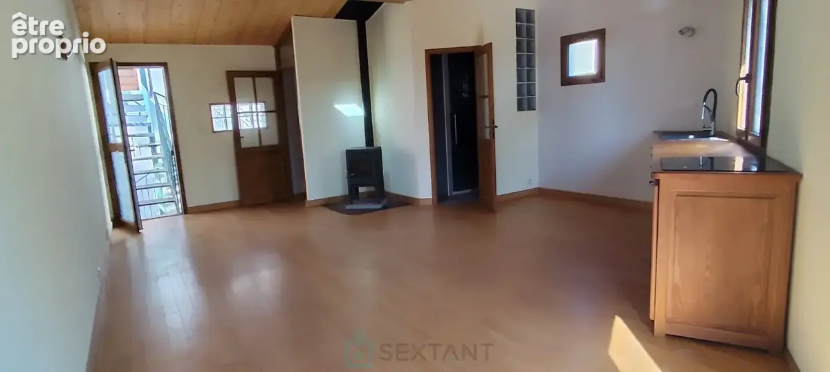 Ensemble immobilier 3 logements, cour, garage et et terrasse avec vues - photo 4