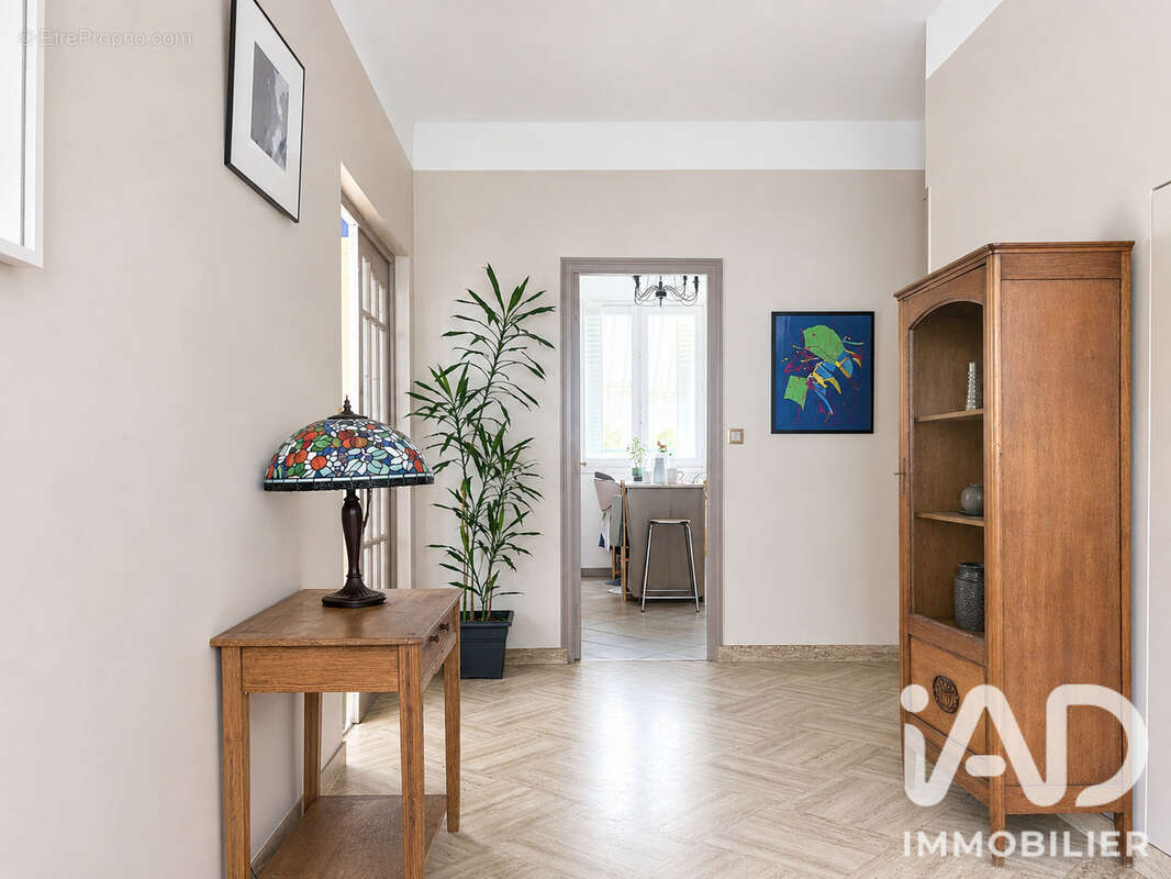 Maison 127 m² à Le Mesnil-Le-Roi  - photo 5