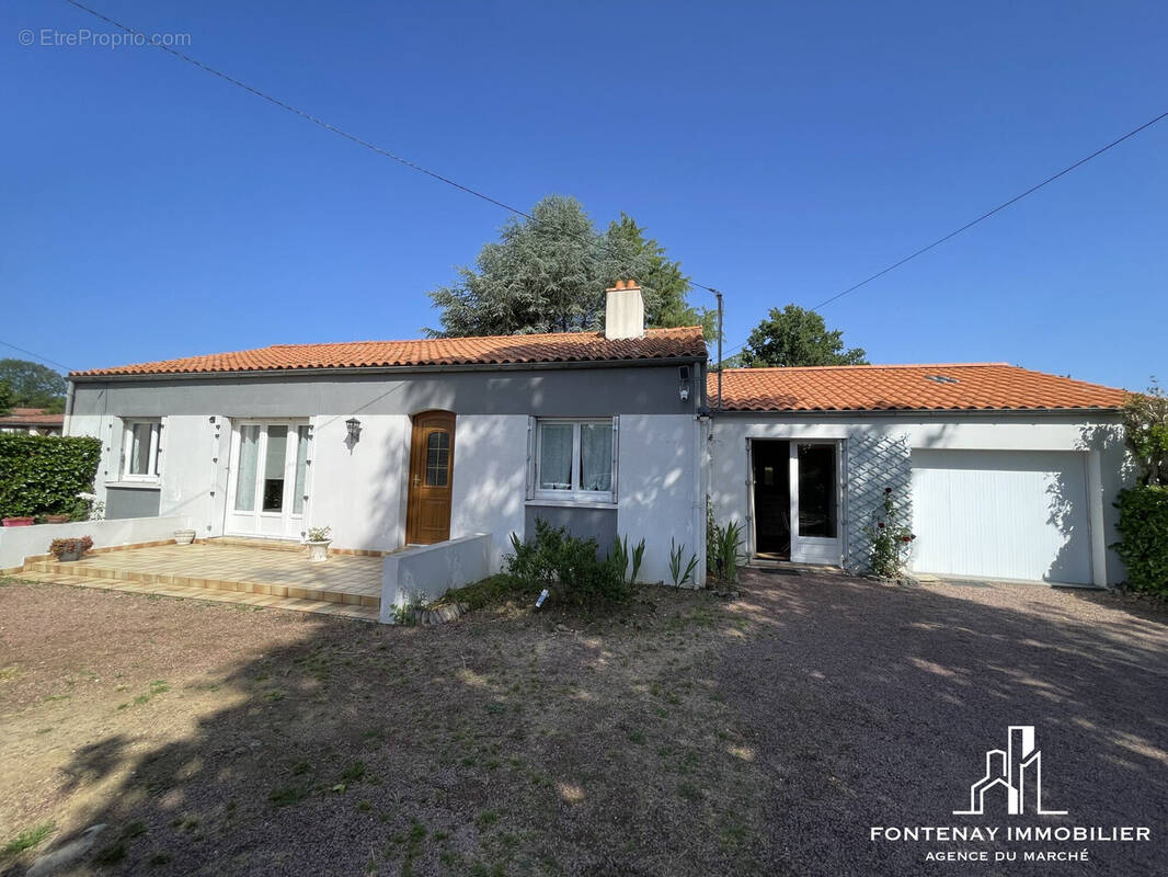 Maison à LA CAILLERE-SAINT-HILAIRE