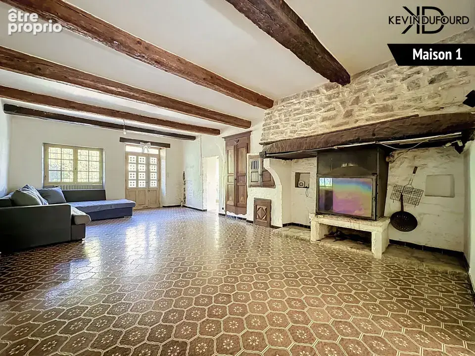 Corps de ferme avec cour intérieure et caves à ORGNAC L'AVEN - photo 4