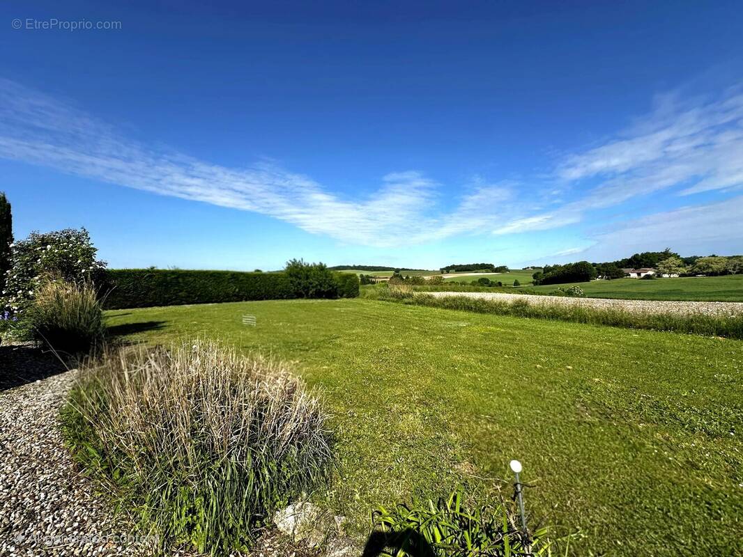 Villa lumineuse et spacieuse de 3 chambres et 3 salles de bain avec vue sur le pigeonnier et la campagne - photo 4