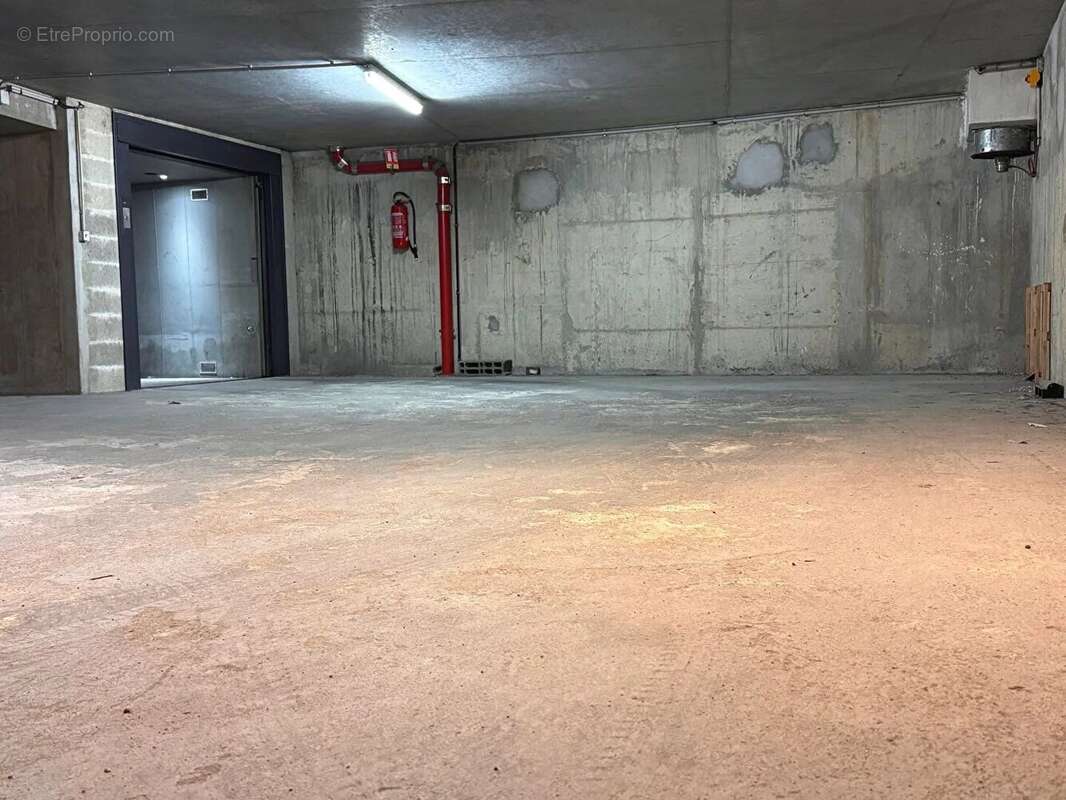 Parking à PARIS-15E