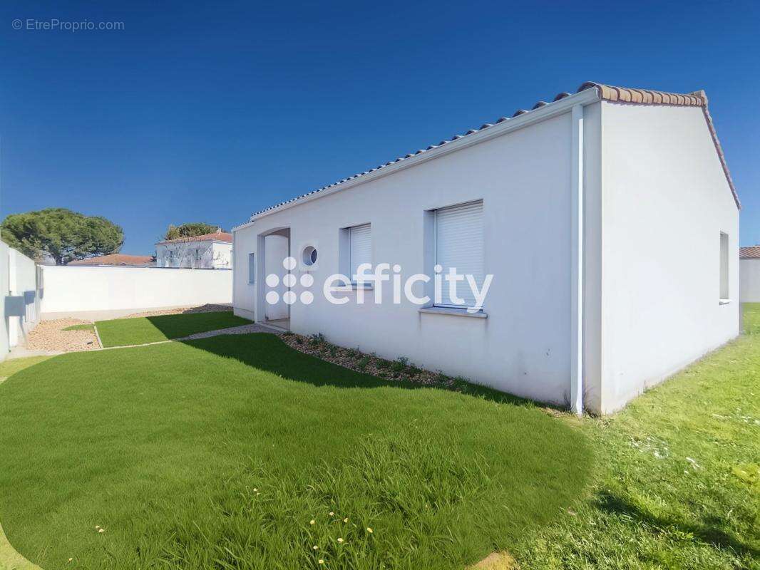 Maison à SAINT-SAUVEUR-D'AUNIS