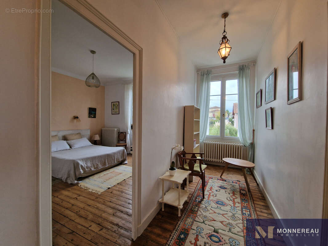 Maison à MONTMOREAU-SAINT-CYBARD