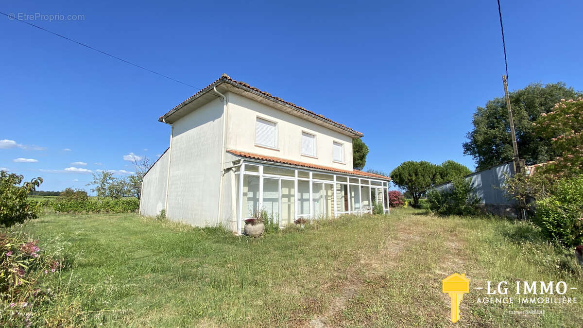 Maison à CHENAC-SAINT-SEURIN-D'UZET