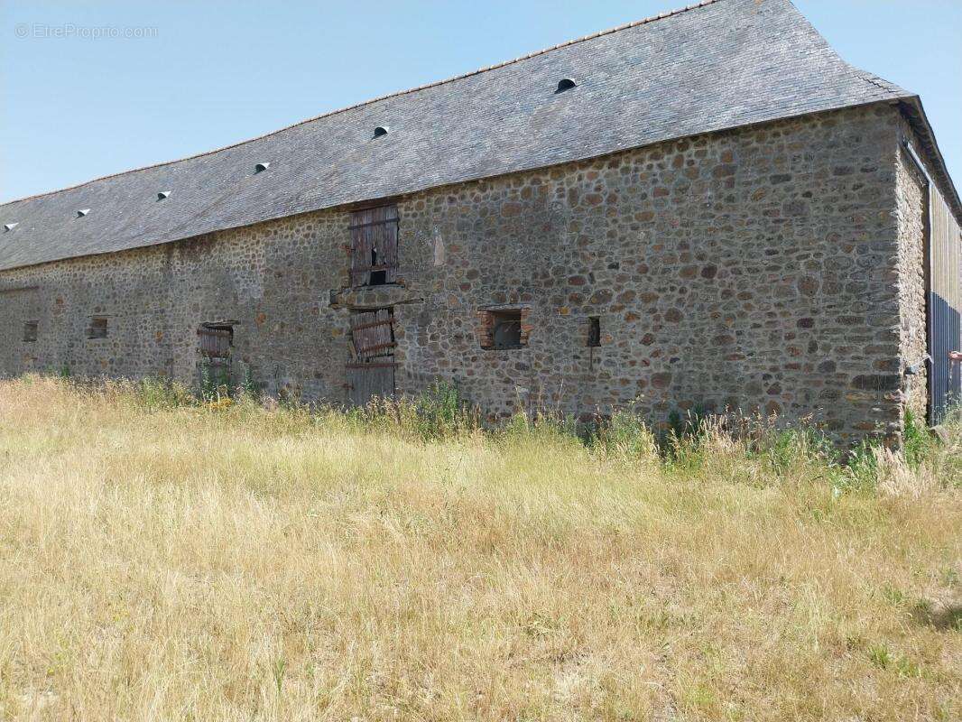 Beaux volumes ancien corps de ferme a renove - photo 3