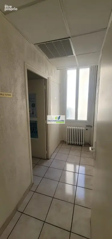 Six-fours    local professionnel + appartement   137,74 m2 - photo 3