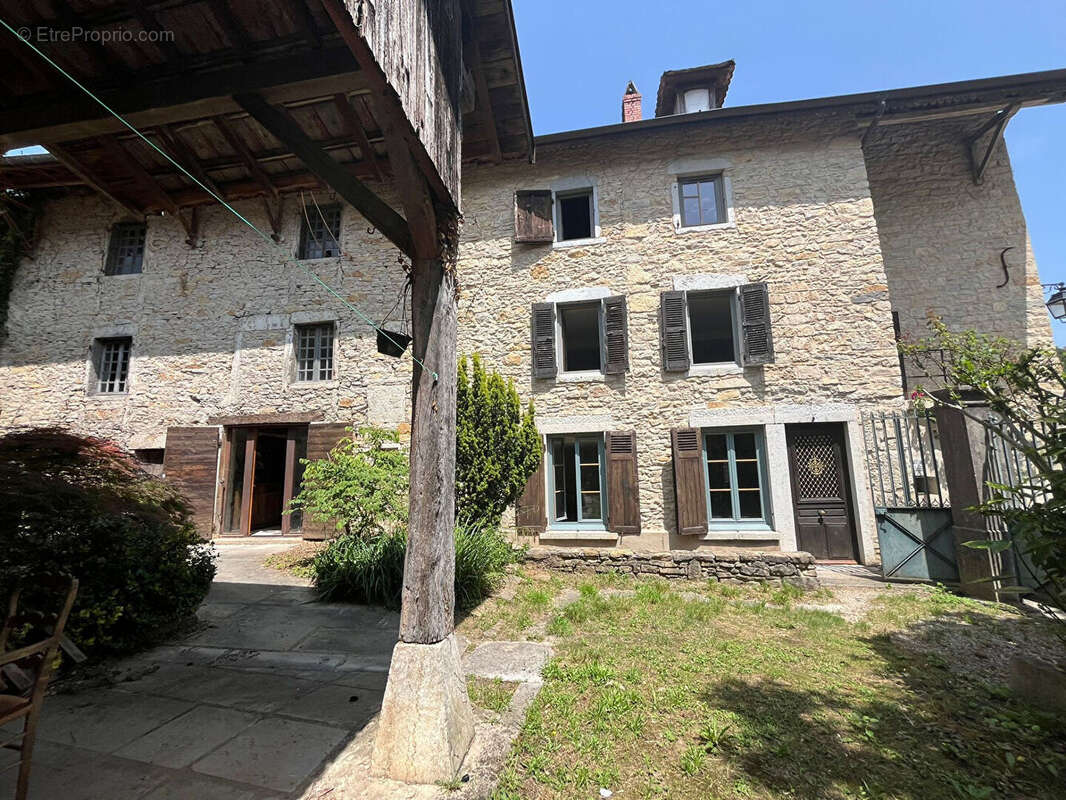 Maison à VERTRIEU