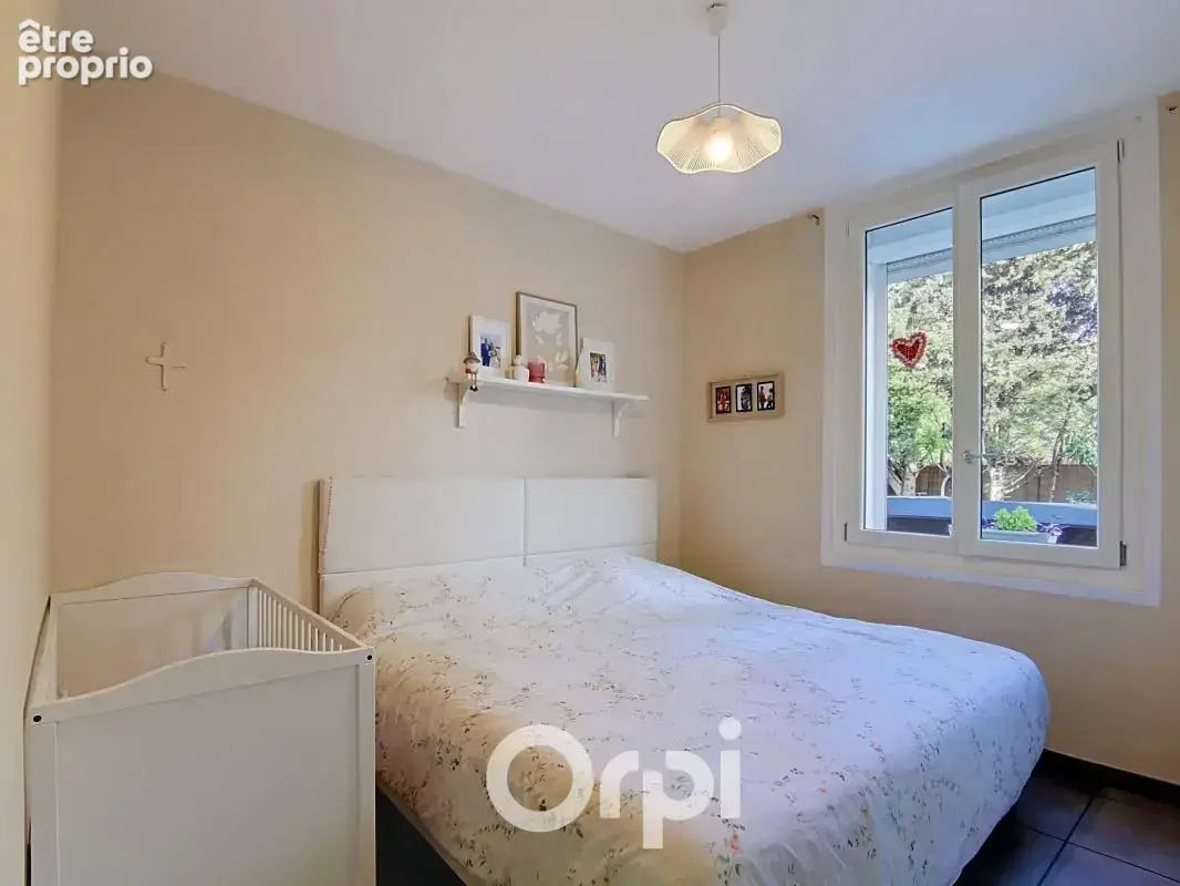À Vendre Maison indépendante rénovée – 3 logements – Garage, piscine et stationnements – Toulon Ouest les Routes - photo 11