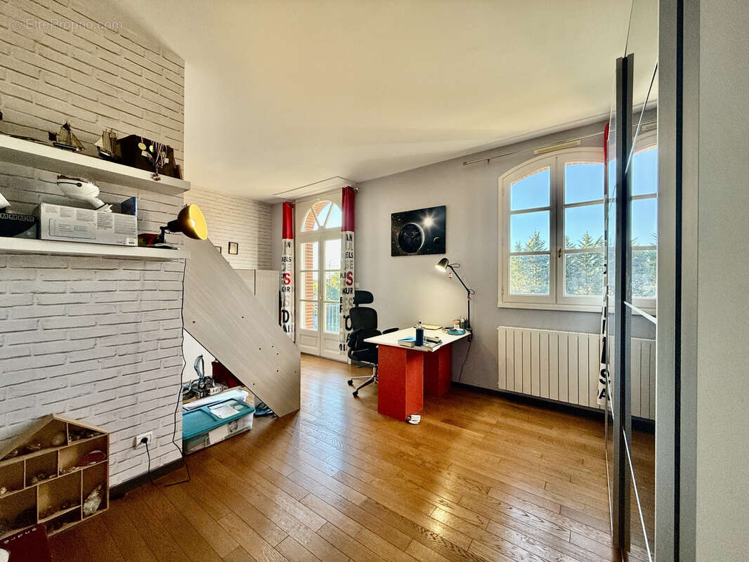 Maison Familiale de 252m2 sur un grand Terrain de 2000m2 Cugnaux 31270 - photo 11