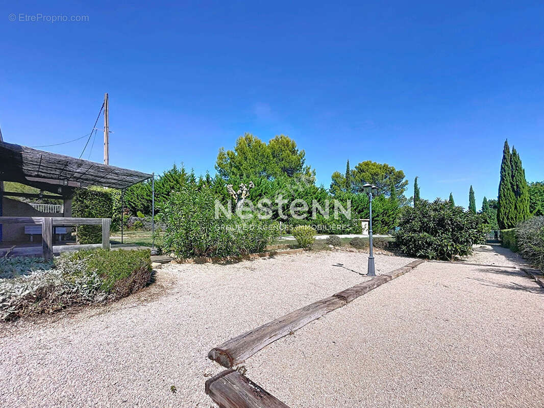 Maison à LE PUY-SAINTE-REPARADE
