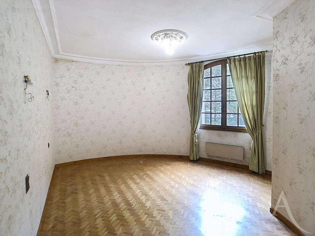 Villa T5 avec parc arboré de 1692m² , double garage- PINS JUSTARET - photo 12