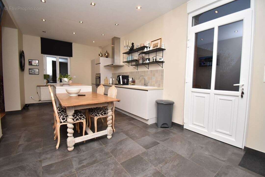 Maison à CREVECOEUR-SUR-L'ESCAUT