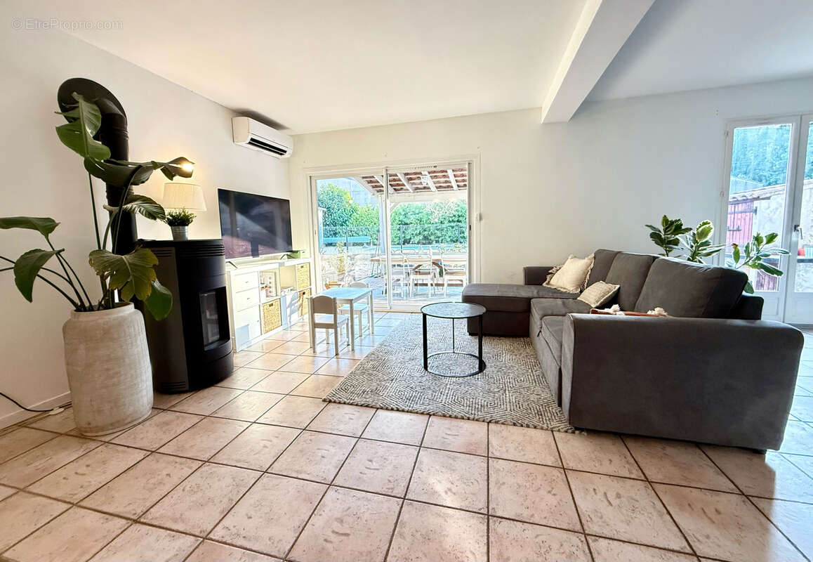 Maison à SOLLIES-TOUCAS