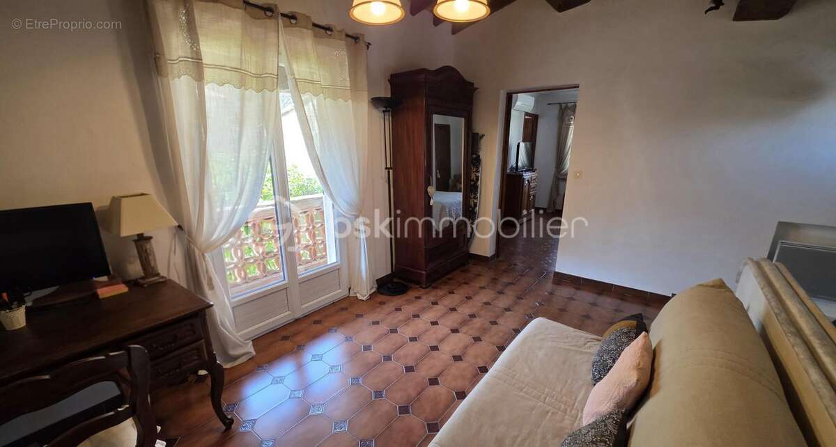 A cogolin (Var) - maison Traditionnelle 118 m² avec garage et piscine - photo 13