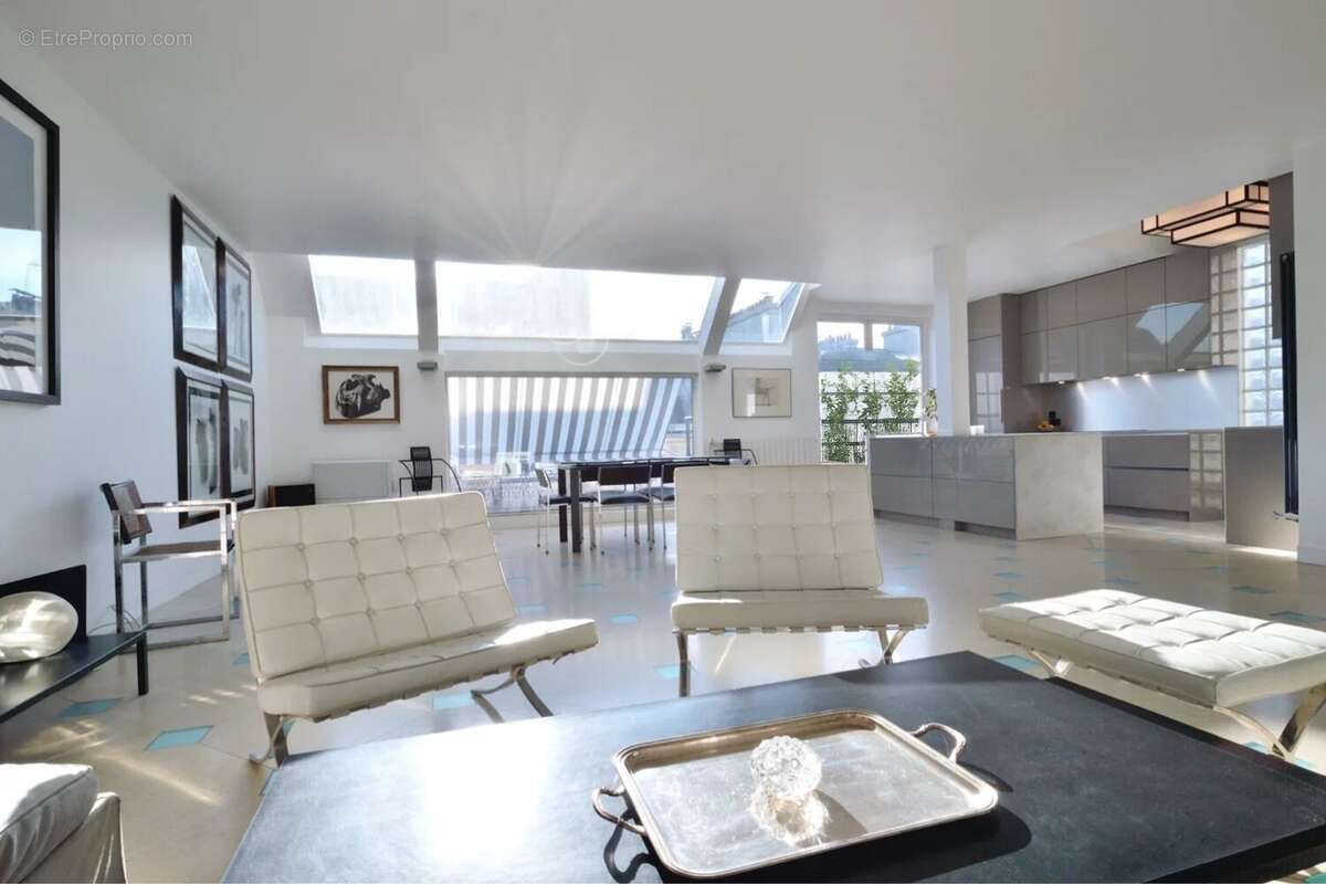 Appartement à PARIS-16E