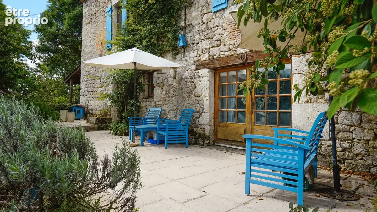 Propriété équestre de caractère avec 5 hectares, piscine couverte et dépendances - photo 4