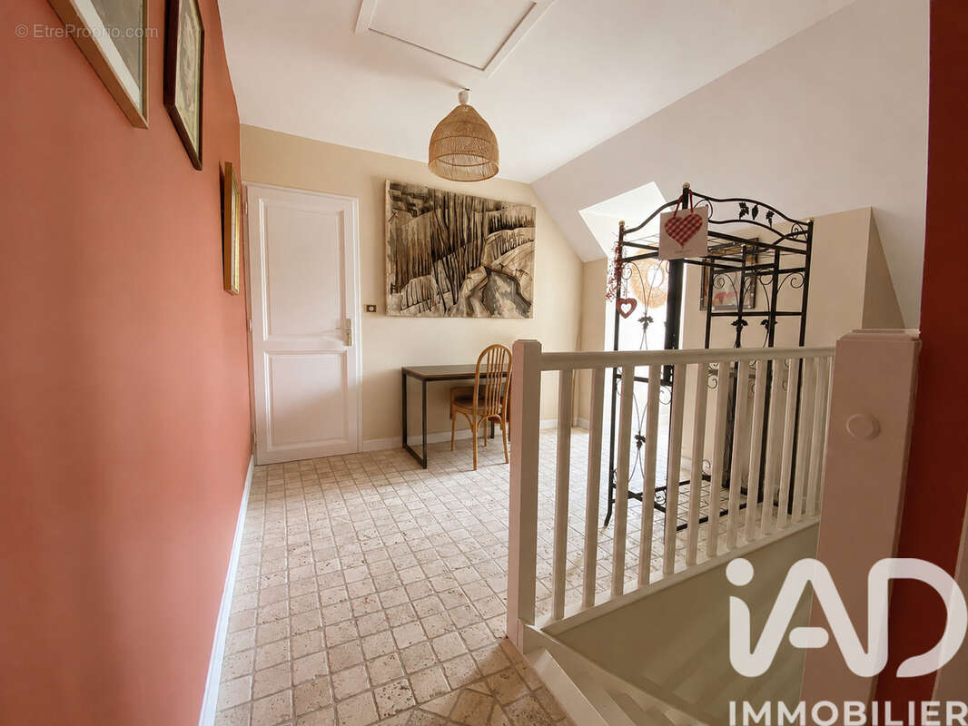 Maison 140 m² à Prunay-En-Yvelines  - photo 8