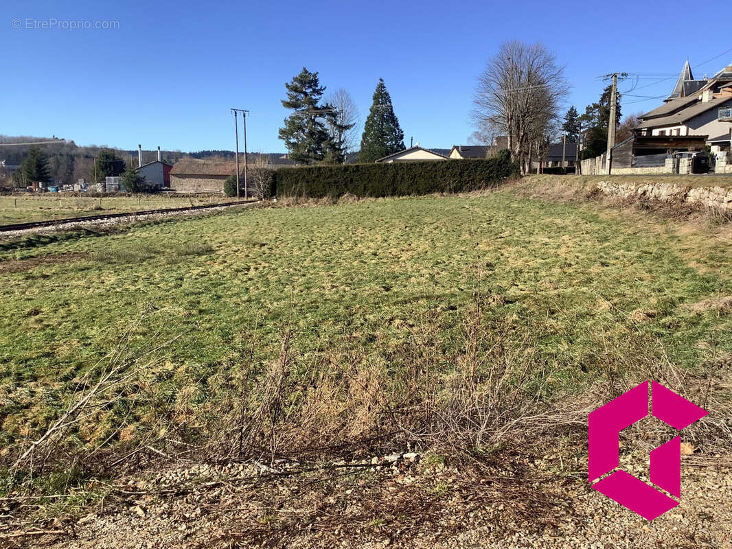 Terrain à TENCE