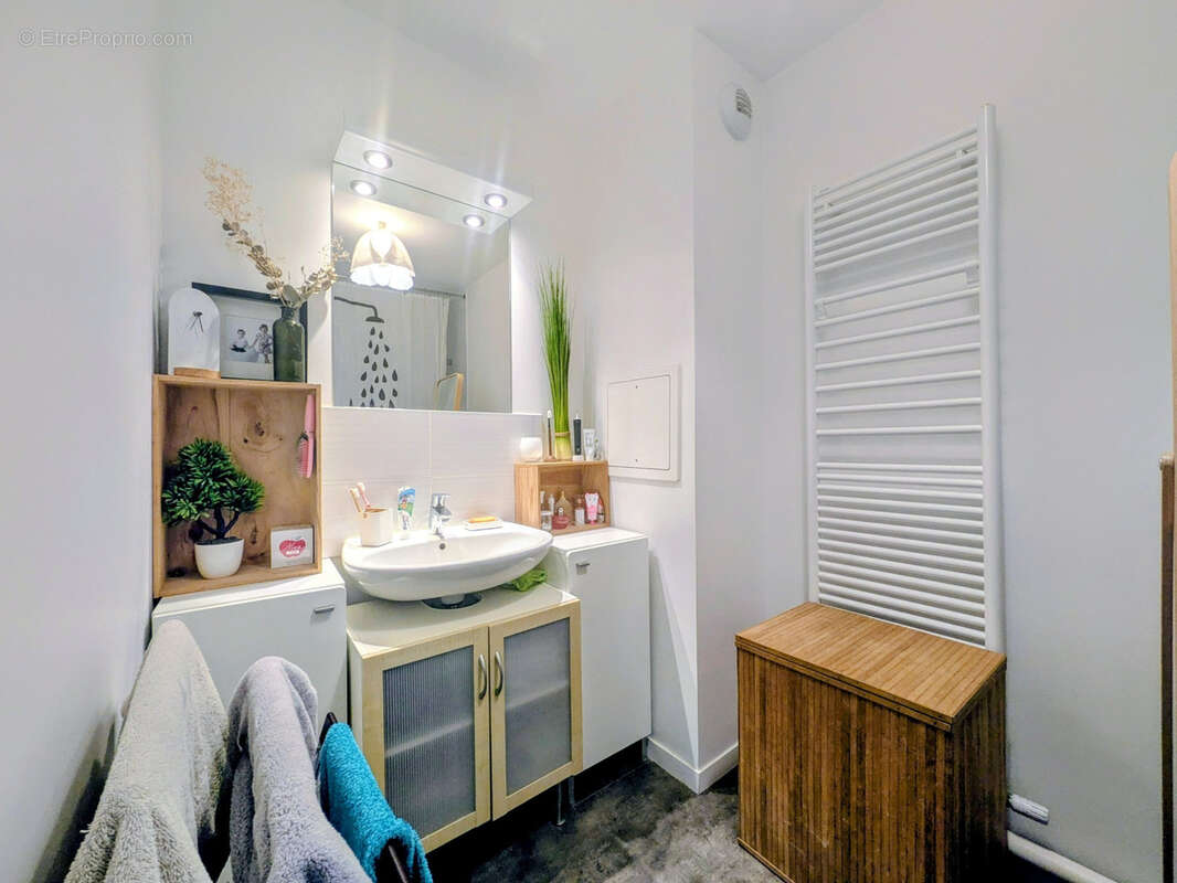 Appartement à MAGNY-LES-HAMEAUX