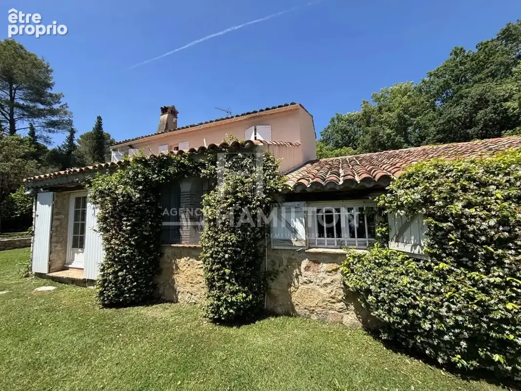 Maison à CHATEAUNEUF-GRASSE