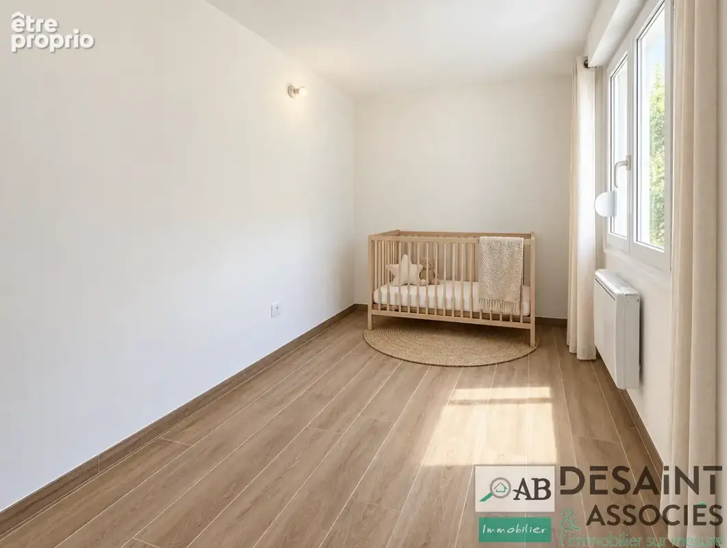 Maison de plain-pied à vendre à Crécy La Chapelle   115 m2 - photo 6