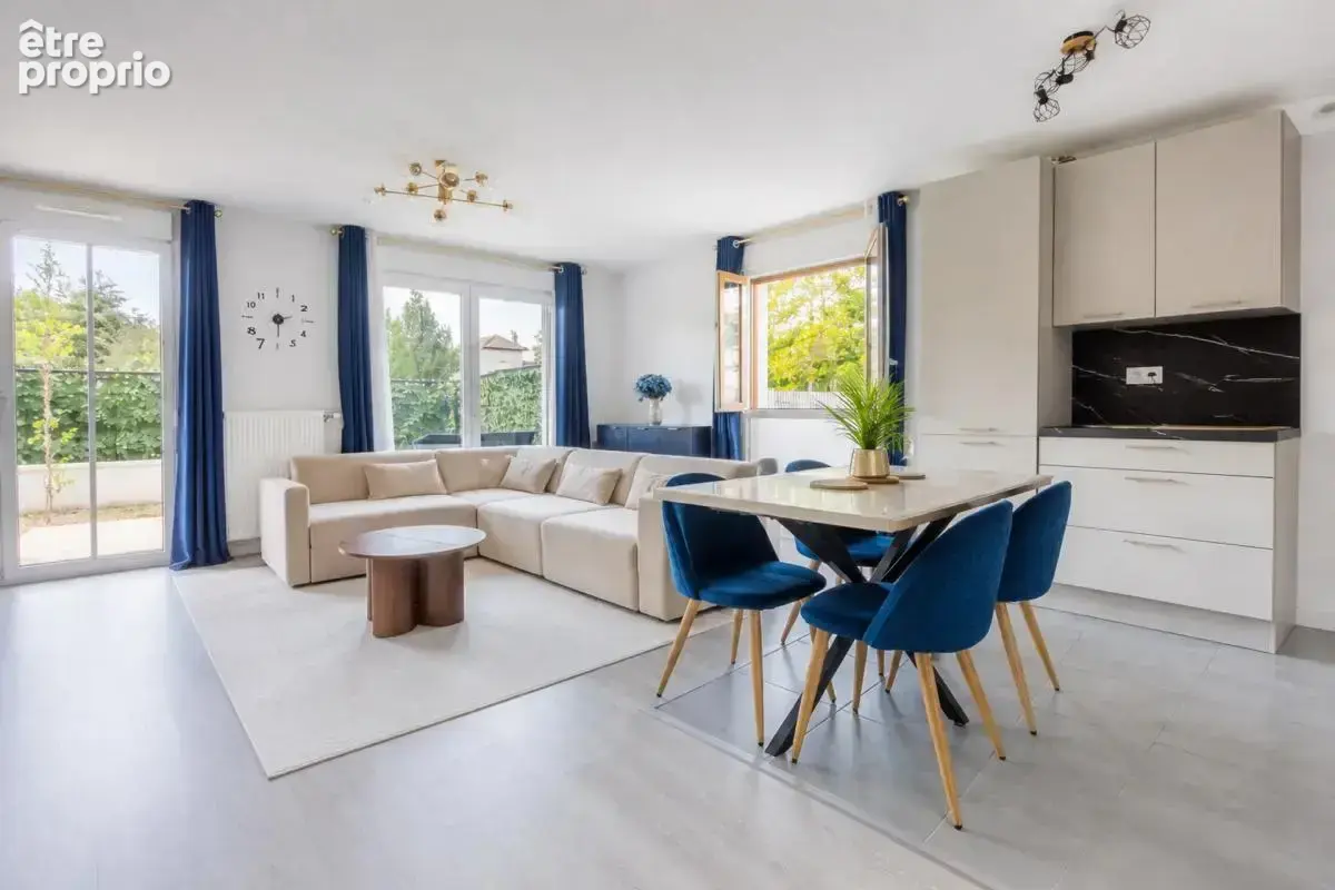 Appartement de 4 pièces de 80 m² à Bondy - photo 2