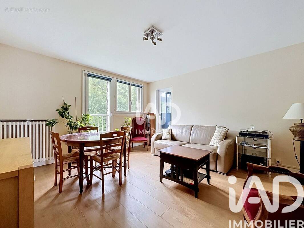 Photo 1 - Appartement à SAINT-CYR-L'ECOLE