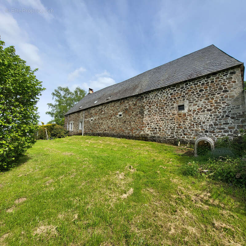 Maison à RIOM-ES-MONTAGNES
