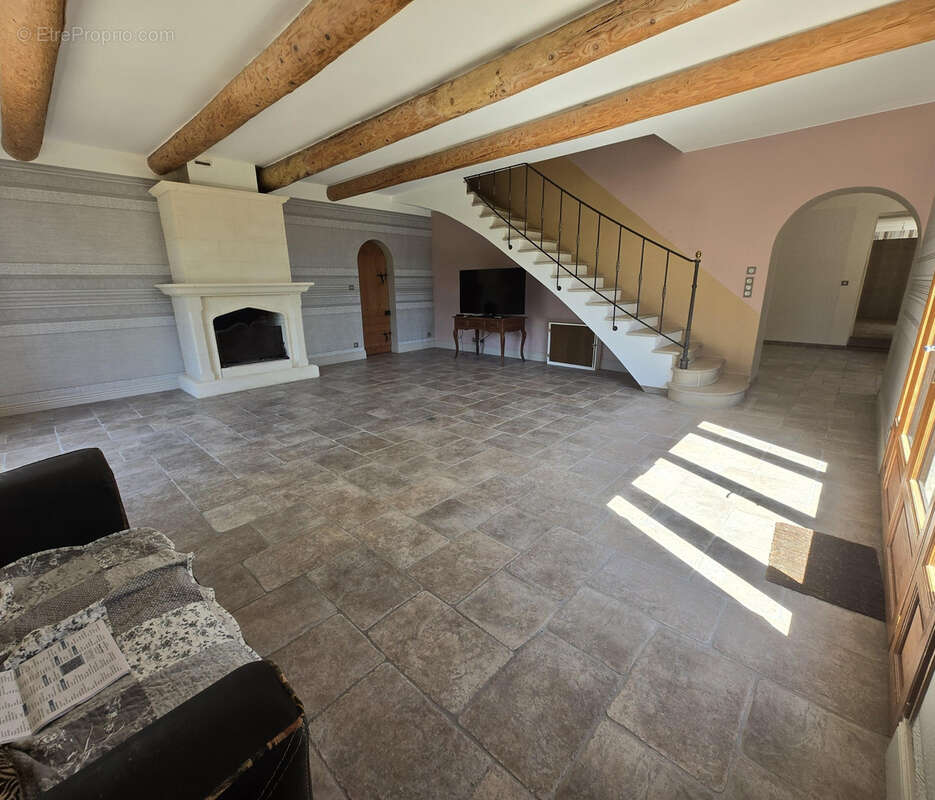 A vendre villa 4 chambres terrain 1706 m2 - photo 7