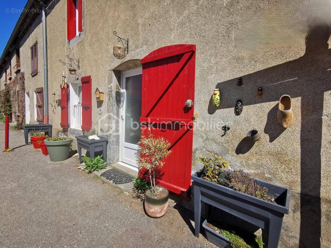 Maison à PIERRE-CHATEL