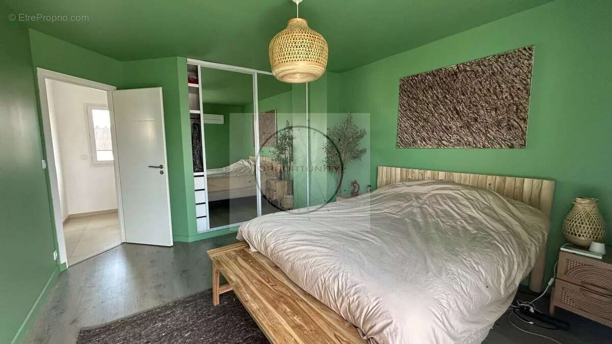 Maison à CHENNEVIERES-SUR-MARNE