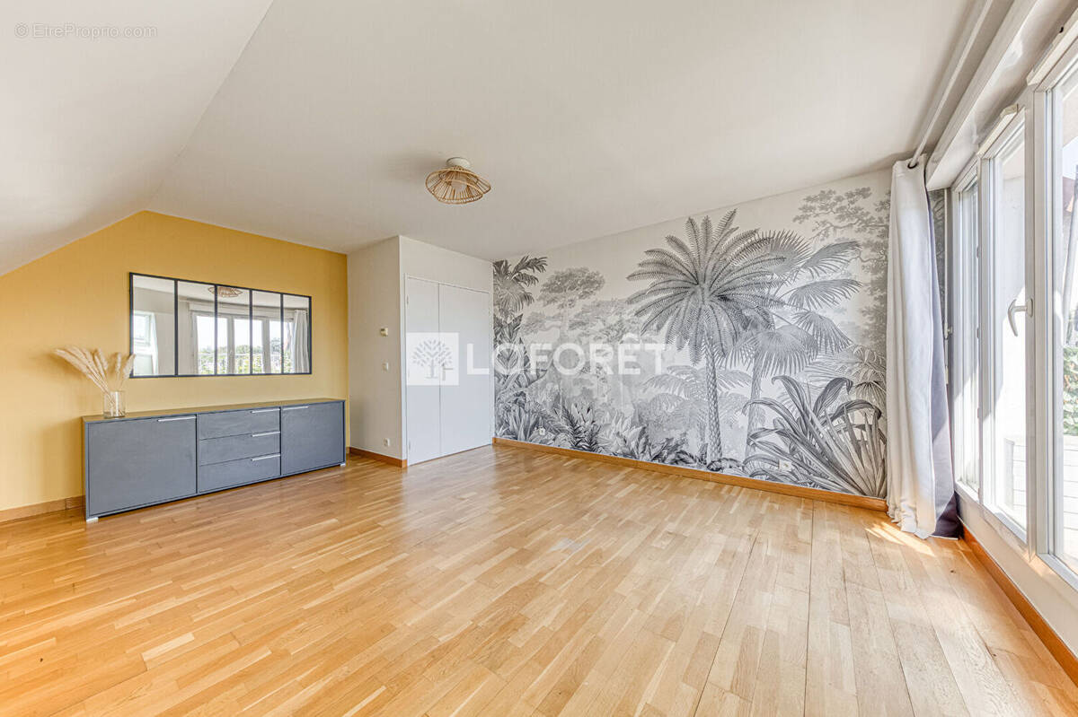 Appartement à PONTAULT-COMBAULT