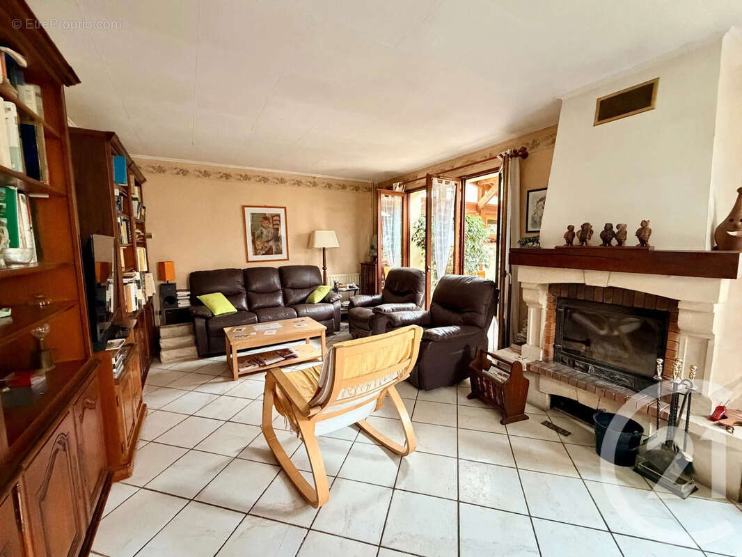Maison à SAINT-THIBAULT-DES-VIGNES