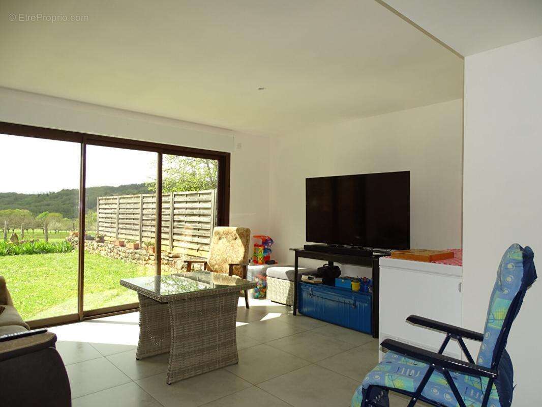 Ensemble immobilier Saint Leon Sur Vézère 8 pièce(s) 210.48 m2 - photo 5