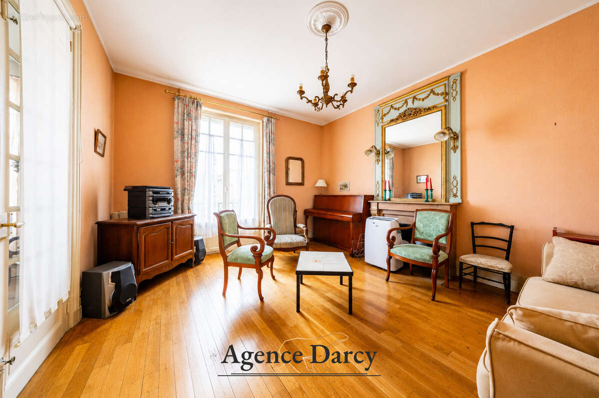 Appartement au dernier étage avec ascenseur, à deux pas de la place Darcy - photo 2