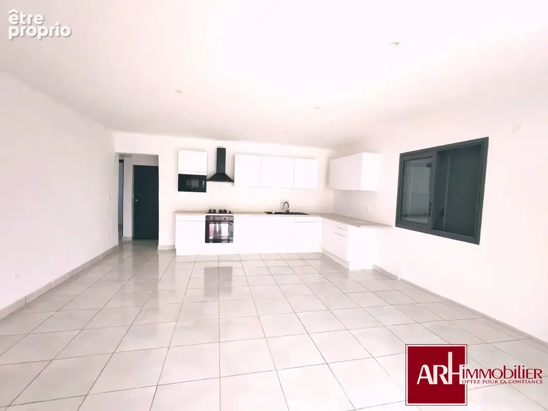 Maison 5 pièces 89 m² à vendre à Le Tampon (97430) - photo 4