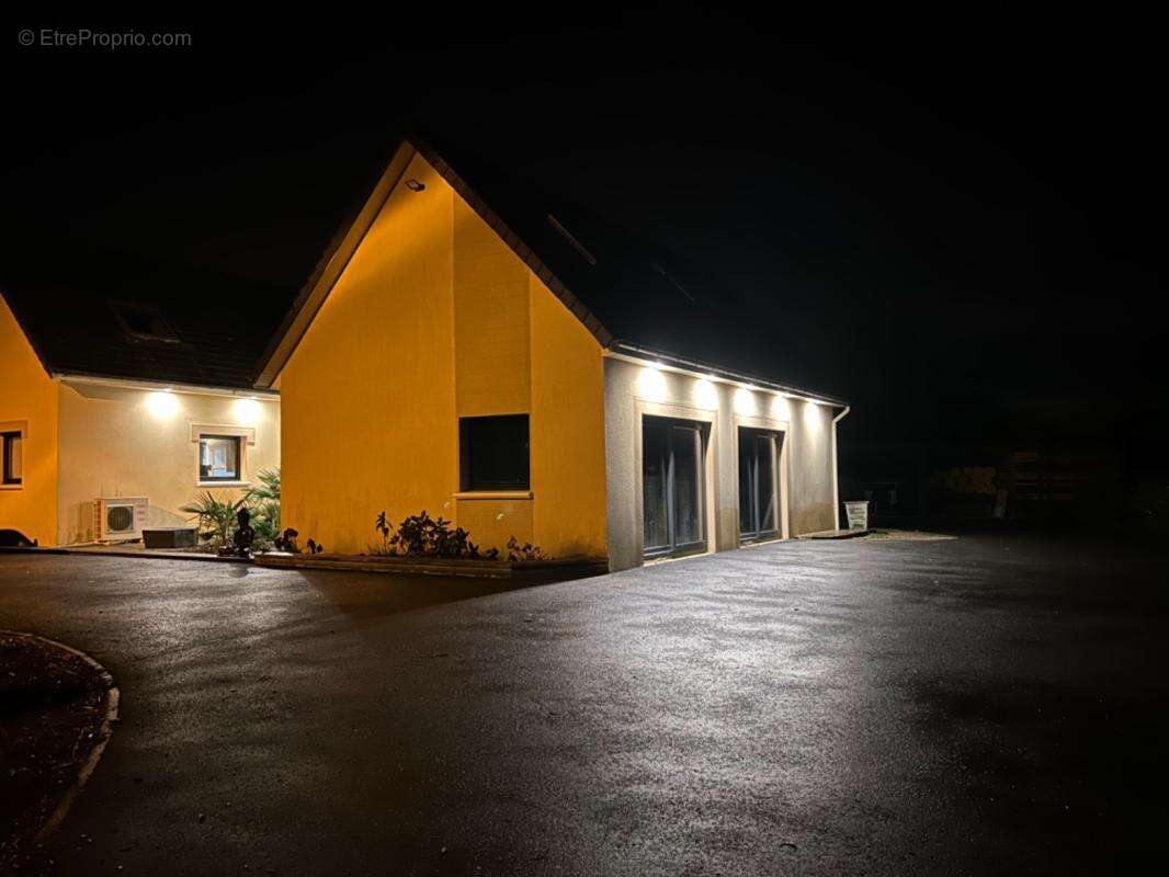 Magnifique maison contemporaine de 300 m² avec piscine intérieure et 5 chambres - photo 56