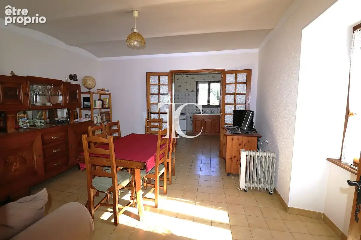 Maison ancienne sur 1490 m² de terrain clos avec 2 accès - photo 3