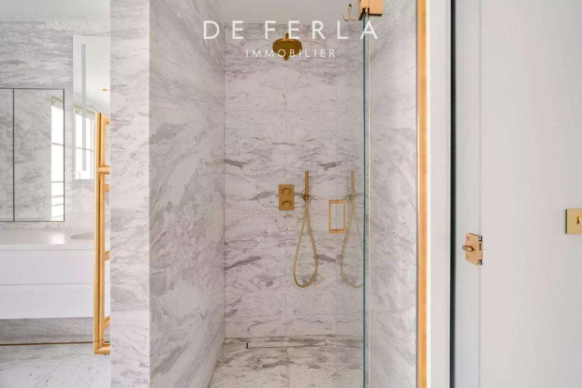 Appartement à PARIS-8E