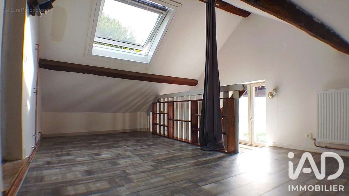 Maison 129 m² à Saint-Pierre-De-Curtille  - photo 8