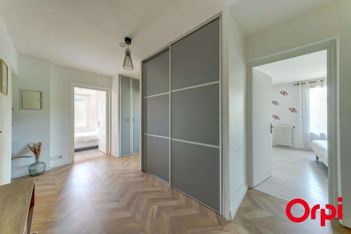 Exclusivité Orpi - Appartement T3 lumineux de près de 77 m2 avec une place privative - photo 8