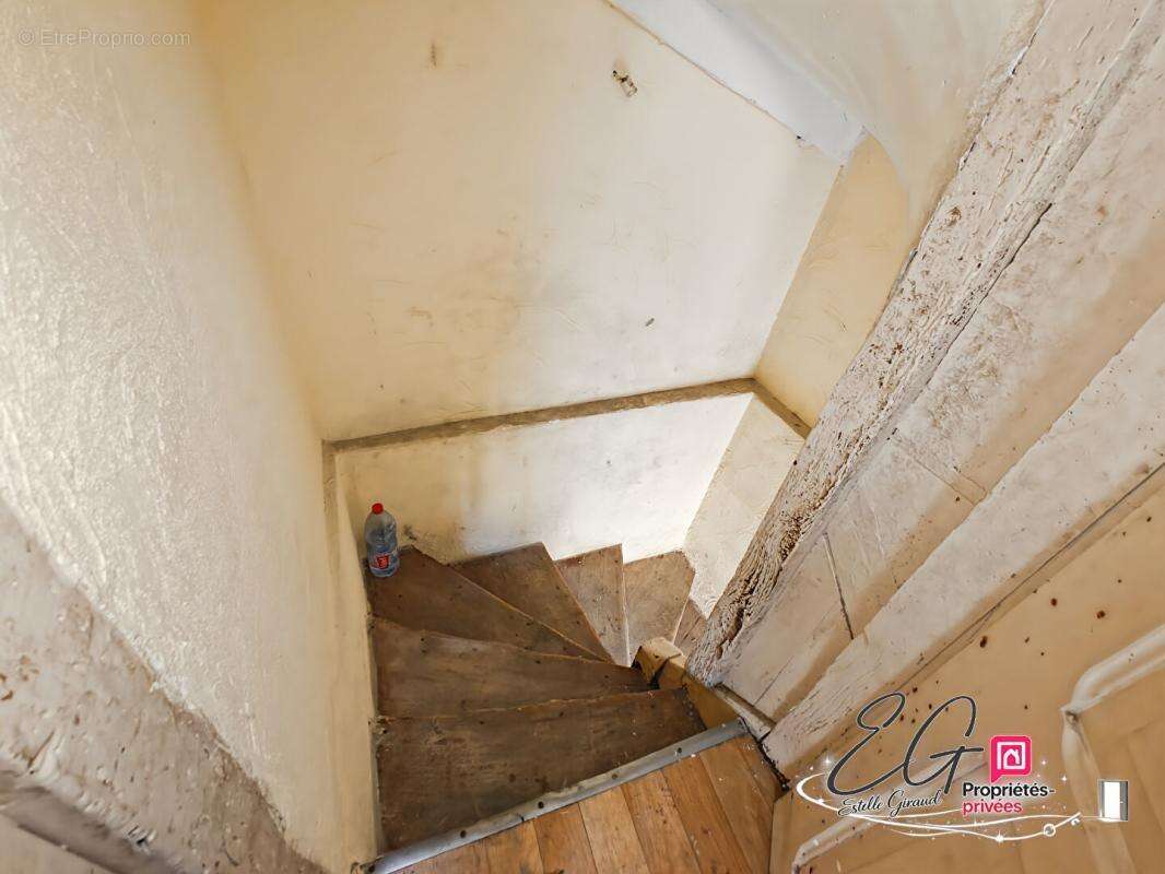 Laure Minervois,  Projet de rénovation : maison de village avec extérieur et garage - photo 8
