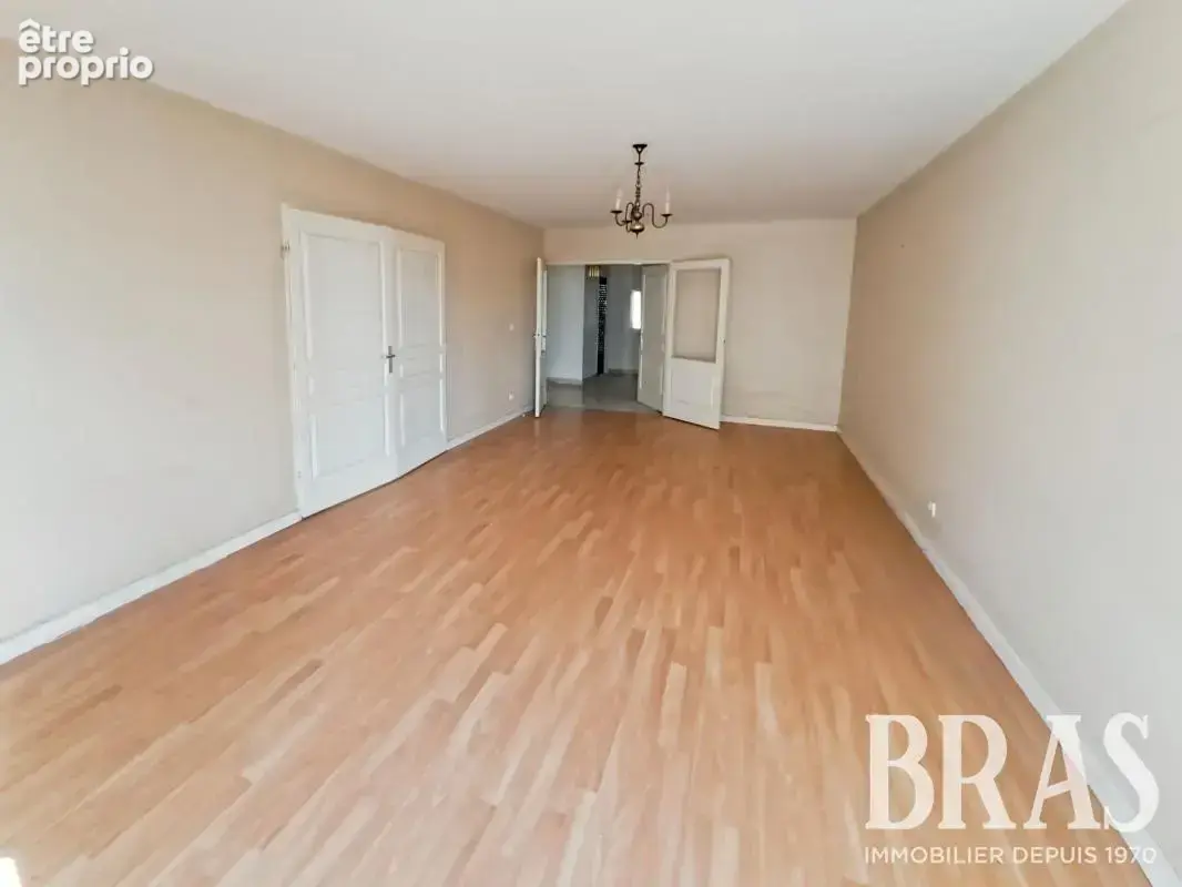 Avenue Camus, appartement avec double garage - photo 2