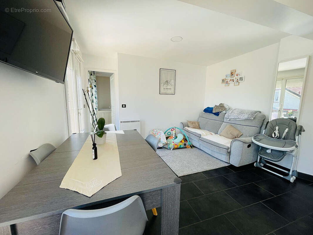 Appartement à SARTROUVILLE