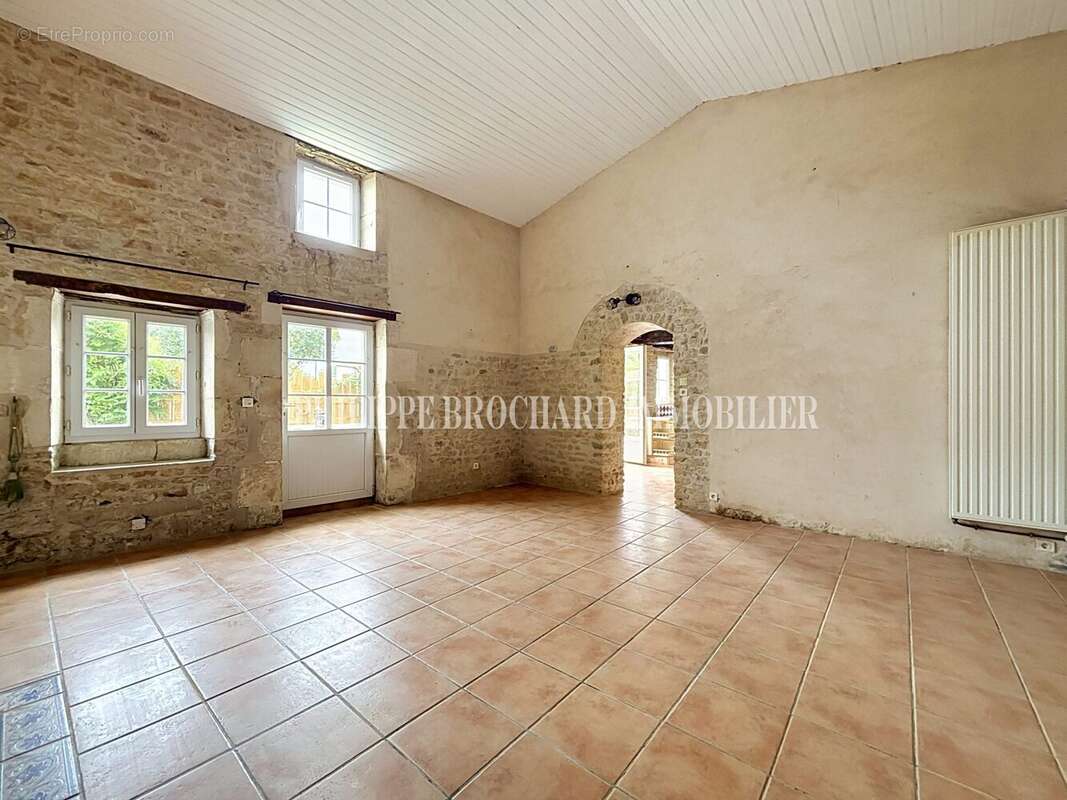 Maison 179 m² à Peault  - photo 8