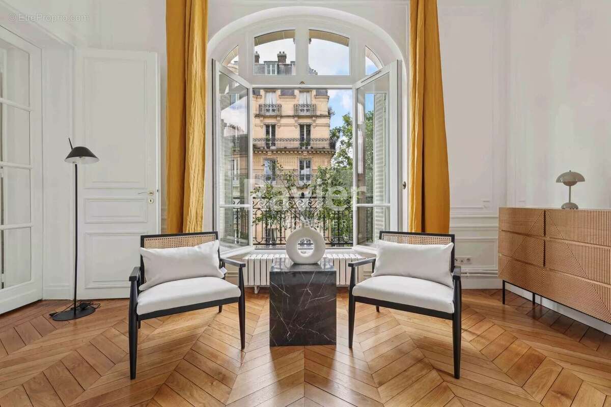 Appartement à PARIS-7E